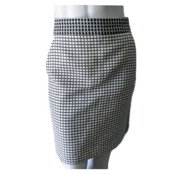 Banana Republic Dresses & Skirts - Banana Republic Black and White Skirt Size 8 Banana Republic Dresses & Skirts - Banana Republic Black and White Skirt Size 8